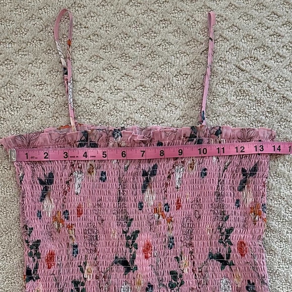 Gianni Bini Smocked Stacey Print Top Pink Floral Size Small NWT Feminine Summer - Picture 11 of 11